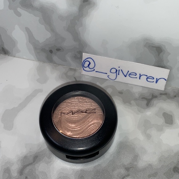 A Natural Flirt Extra Dimension Eyeshadow Collection MAC - Picture 4 of 12